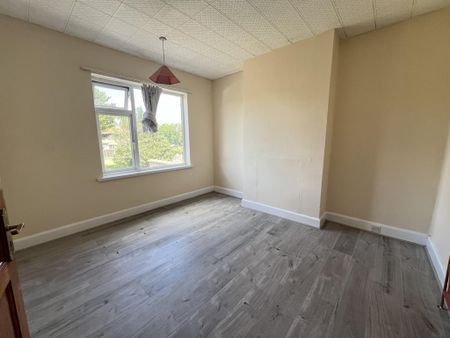 4 bedroom semi-detached house to rent - Photo 4