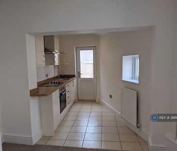 2 bedroom end of terrace house to rent - Photo 4