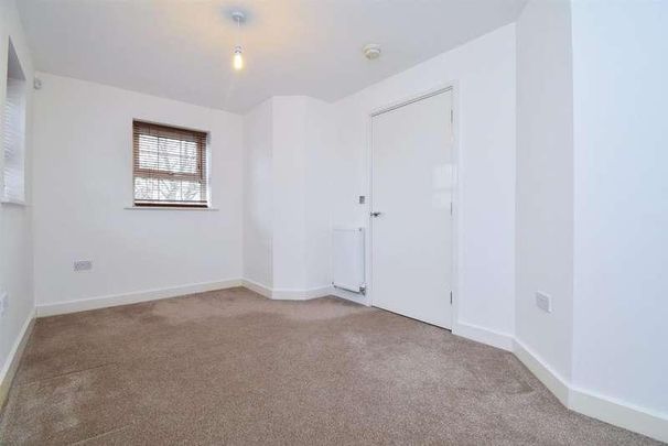 Hazelmount Way, Castleford, WF10 - Photo 1