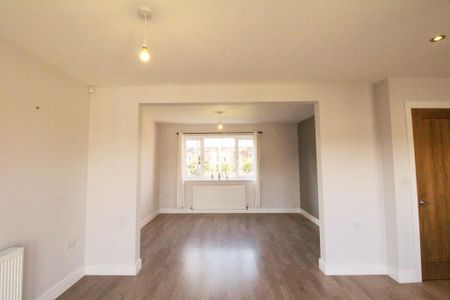 3 bedroom detached house to rent - Photo 4