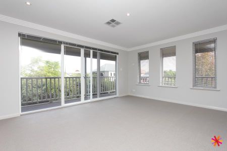 BEAUTIFULLY DESIGNED FAMILY HOME - Photo 5