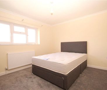 Blackwell Avenue, Guildford, Surrey, GU2 8LU - Photo 2