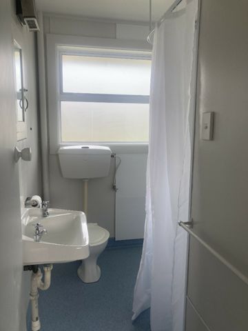 Compact 1-bedroom unit - Photo 3