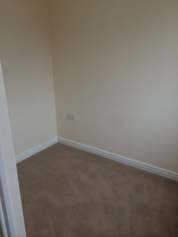 Coningsby Drive, Ettingshall, Wolverhampton - Photo 2