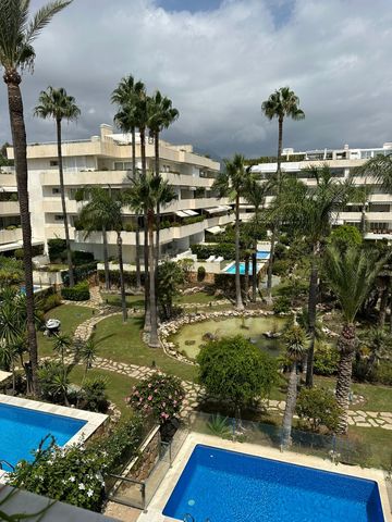 Elegant two-bedroom apartment in Puerto Banús for rent with stunning sea views - Foto 3