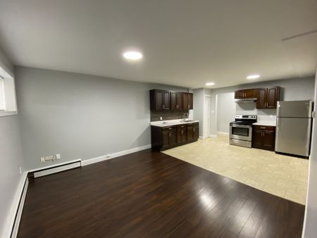 227 West Lane - U3 - Photo 2