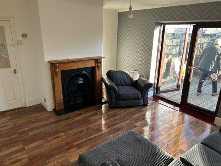 3 Bed Semi-Detached House, Neville Place, LS9 - Photo 2