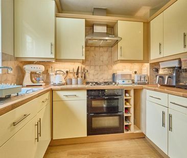 4 bedroom detached house to rent - Photo 4