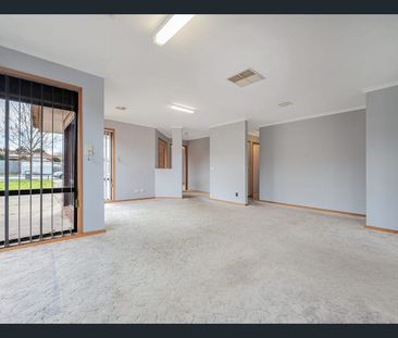 31 Newlyn Drive, Craigieburn, Vic 3064 - Photo 4