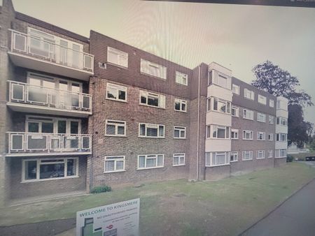 3 Bed Flat, Kingsmere, BN1 - Photo 2