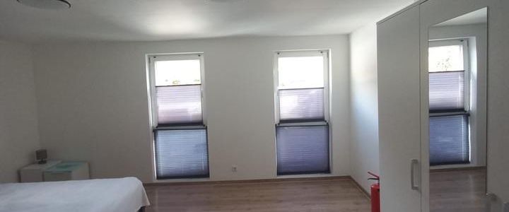 Wohnung mit Terrasse , Teilmöbliert - Foto 1