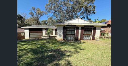 Freshly Painted Three Bedroom Home! - Photo 2