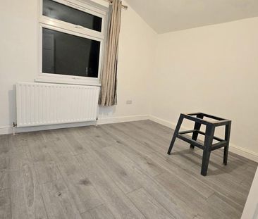 4 bedroom terraced house to rent - Photo 4