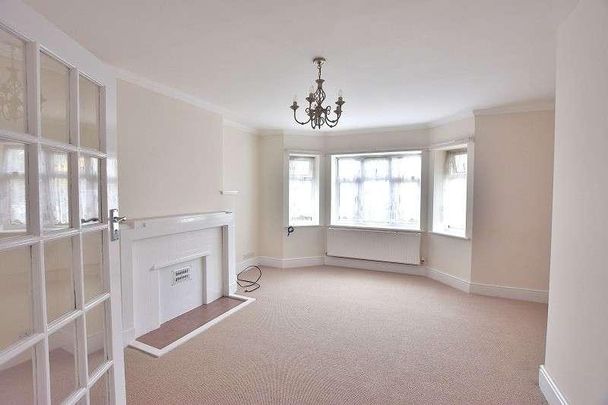 Old Park Road, London, Greater London, N13 - Photo 1