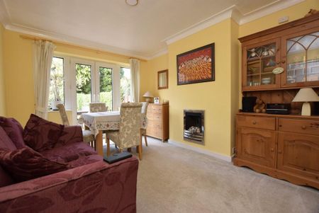 4 bedroom semi-detached house to rent - Photo 2