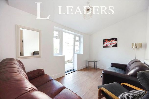 5 bedroom terraced house to rent - Photo 1