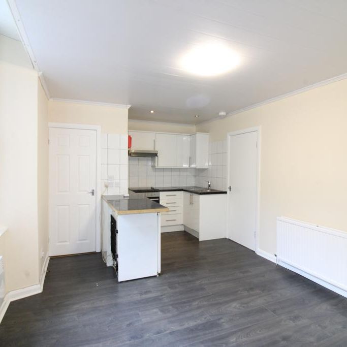 3 bedroom flat to rent - Photo 1