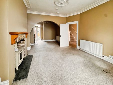 Woodgrange Drive, Southend-On-Sea - Photo 2