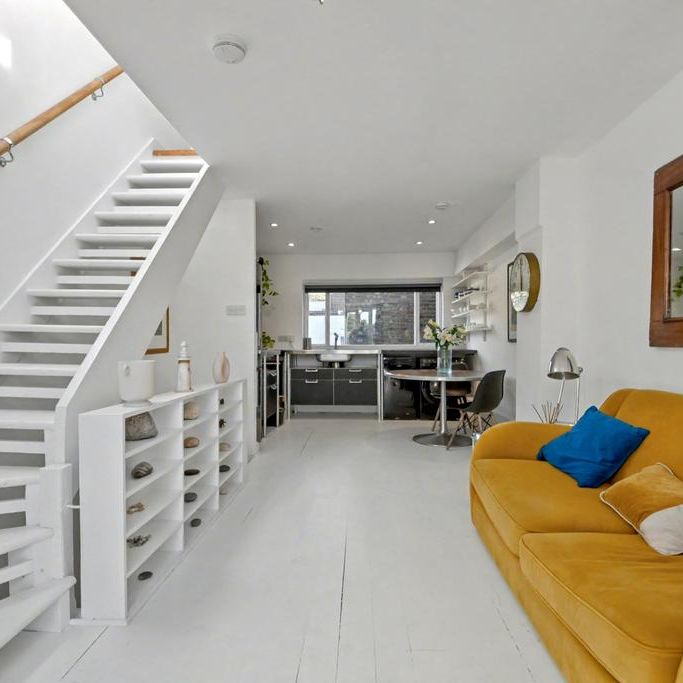 3 bedroom terraced house to rent - Photo 1