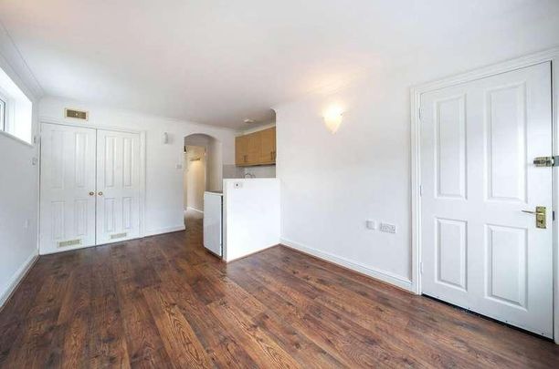 High Path Road, Guildford, Surrey, GU1 - Photo 1