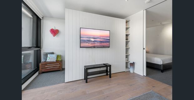 Sleek South Melbourne Pad, 1-Bed by Albert Park, Bills & Furniture included - Short Term Leases Available - Photo 1