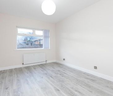 19 Upper Malone Crescent, Upper Malone, Belfast, BT9 6PR - Photo 2