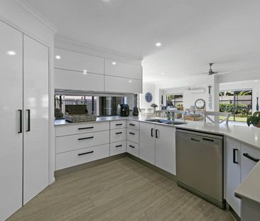 Beautiful Family Home in Burleigh Waters - Photo 3