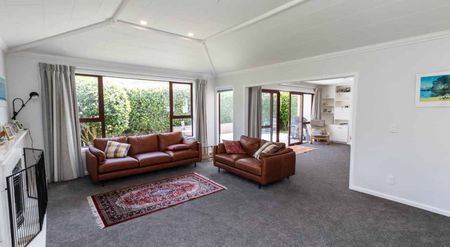 Large family home in Karori! - Photo 3