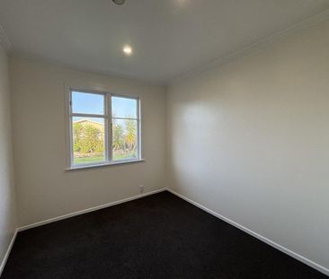 Renovated four-bedroom family home - Photo 3