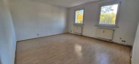 2-Raum-Wohnung DG rechts zur Selbstrenovierung - Karl-Marx-Str. 19, Klettwitz - Photo 3