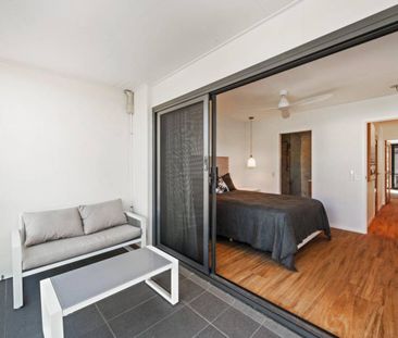 Relaxed Fully Furnished Retreat in Sought-After Sunshine Beach - Photo 4