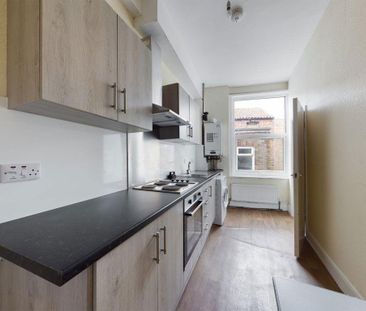 2 bedroom maisonette to rent - Photo 2