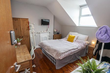 6 bedroom terraced house to rent - Photo 3