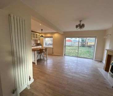 4 bedroom detached bungalow to rent - Photo 2