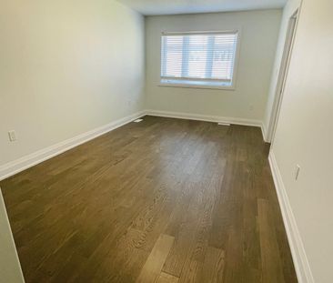 For Lease - 65 Copperhill Heights, Barrie, Ontario - Photo 3