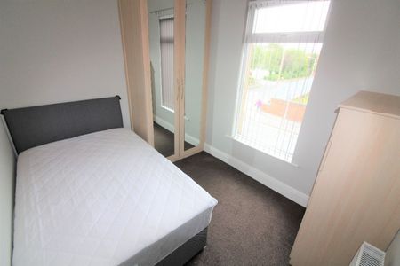 Sharoe Green Lane, PRESTON, Lancashire PR2 8ED - Photo 4