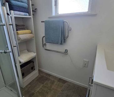 2 bedroom home with spacious backyard - Photo 1