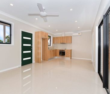 Two Bedroom Brick Airconditioned Villa! - Photo 5