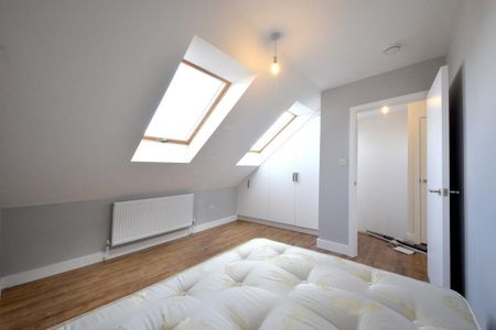 3 bedroom flat to rent - Photo 3