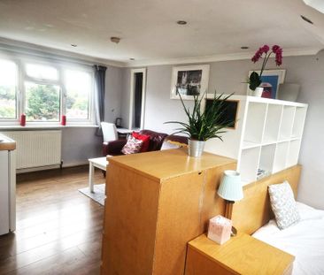Studio to rent - Photo 3