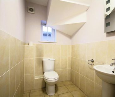 4 bedroom detached house to rent - Photo 2