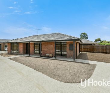 Hop, skip & jump to town - Photo 5