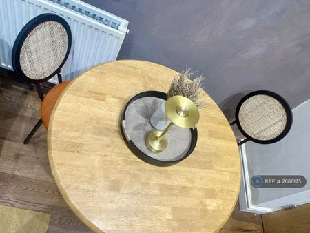 4 bedroom flat to rent - Photo 4