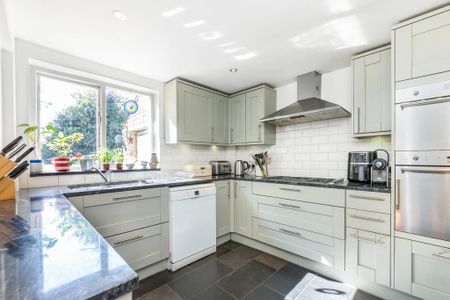 5 bedroom end of terrace house to rent - Photo 4