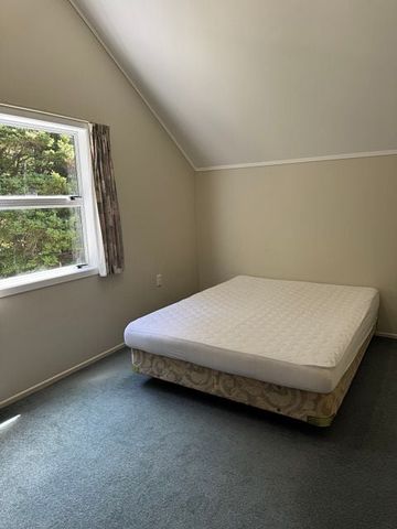 Chic 2BR Paihia Flat w/ Balcony and Wi-Fi included - Photo 4