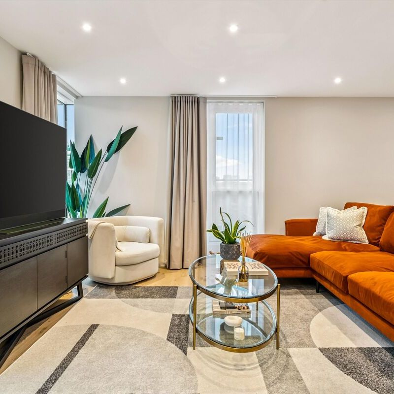 Knight Frank are delighted to offer this three bedroom furnished apartment on Baker Street. - Photo 1