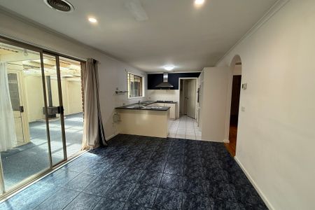 21 Ormond Road, Hampton Park VIC - Photo 3