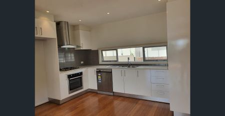 3 Storeys 2 Bedrooms Plus Study Townhouse for Rent and Available Now!: - Photo 3