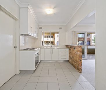 Spacious 2 bedroom Apartment - Photo 3