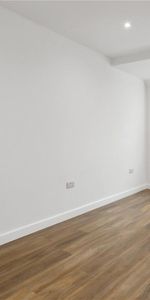 2 bedroom flat in London - Photo 3